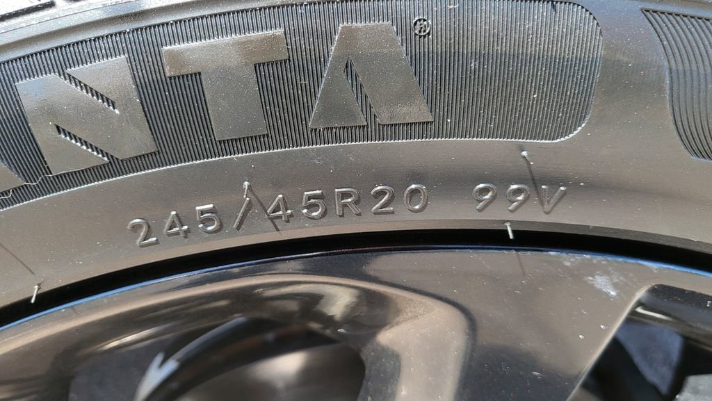 Used 2018 Land Rover Discovery Sport HSE image 16