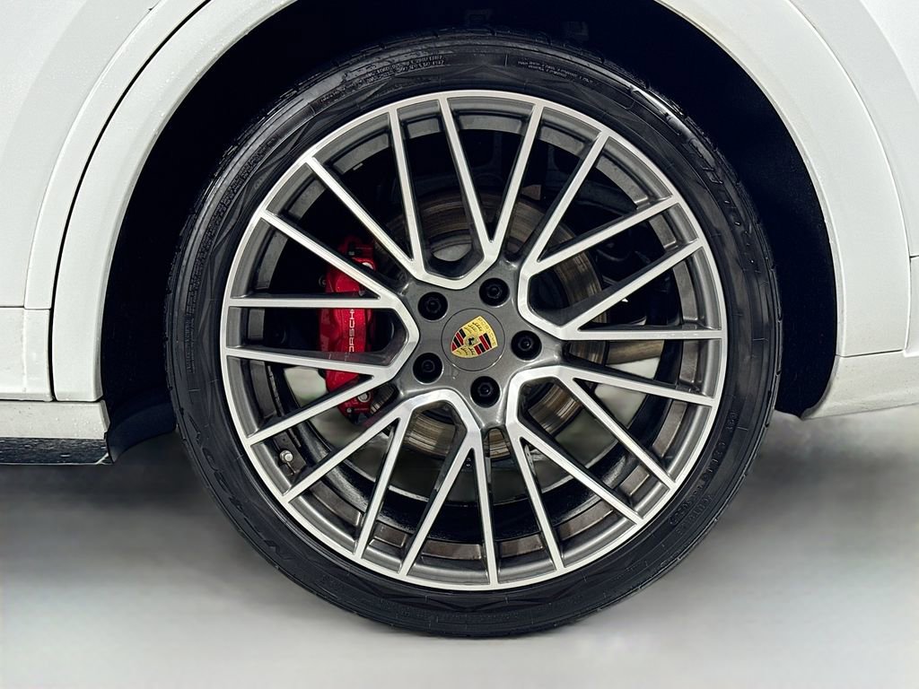 Used 2022 Porsche Cayenne GTS image 10