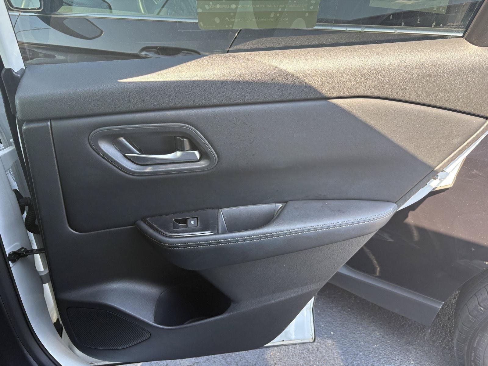 Used 2025 Nissan Rogue SV AWD/4WD image 15