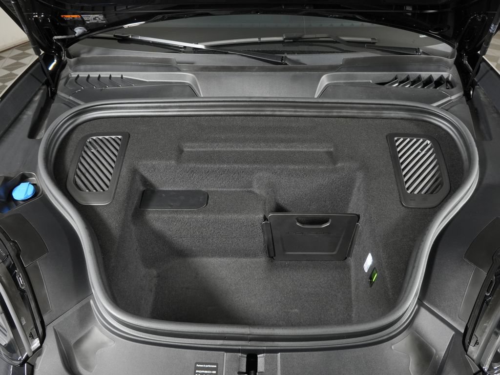 Certified 2025 Porsche Macan 4S Electric AWD/4WD image 44