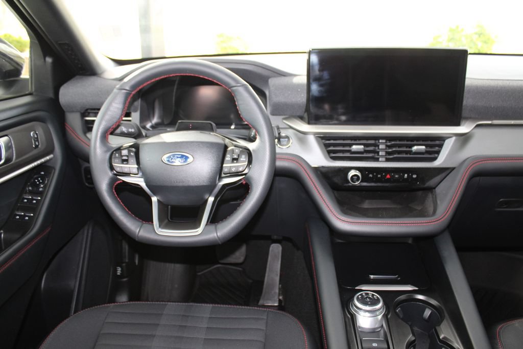 Used 2025 Ford Explorer ST-Line AWD/4WD image 2