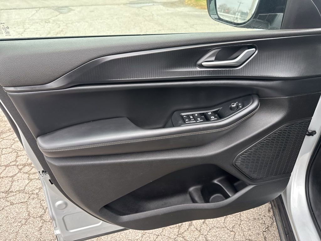 Used 2024 Jeep Grand Cherokee L Altitude image 50