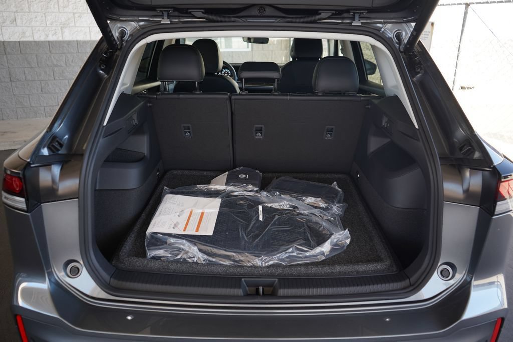 New 2026 Volkswagen Tiguan SE AWD/4WD image 11