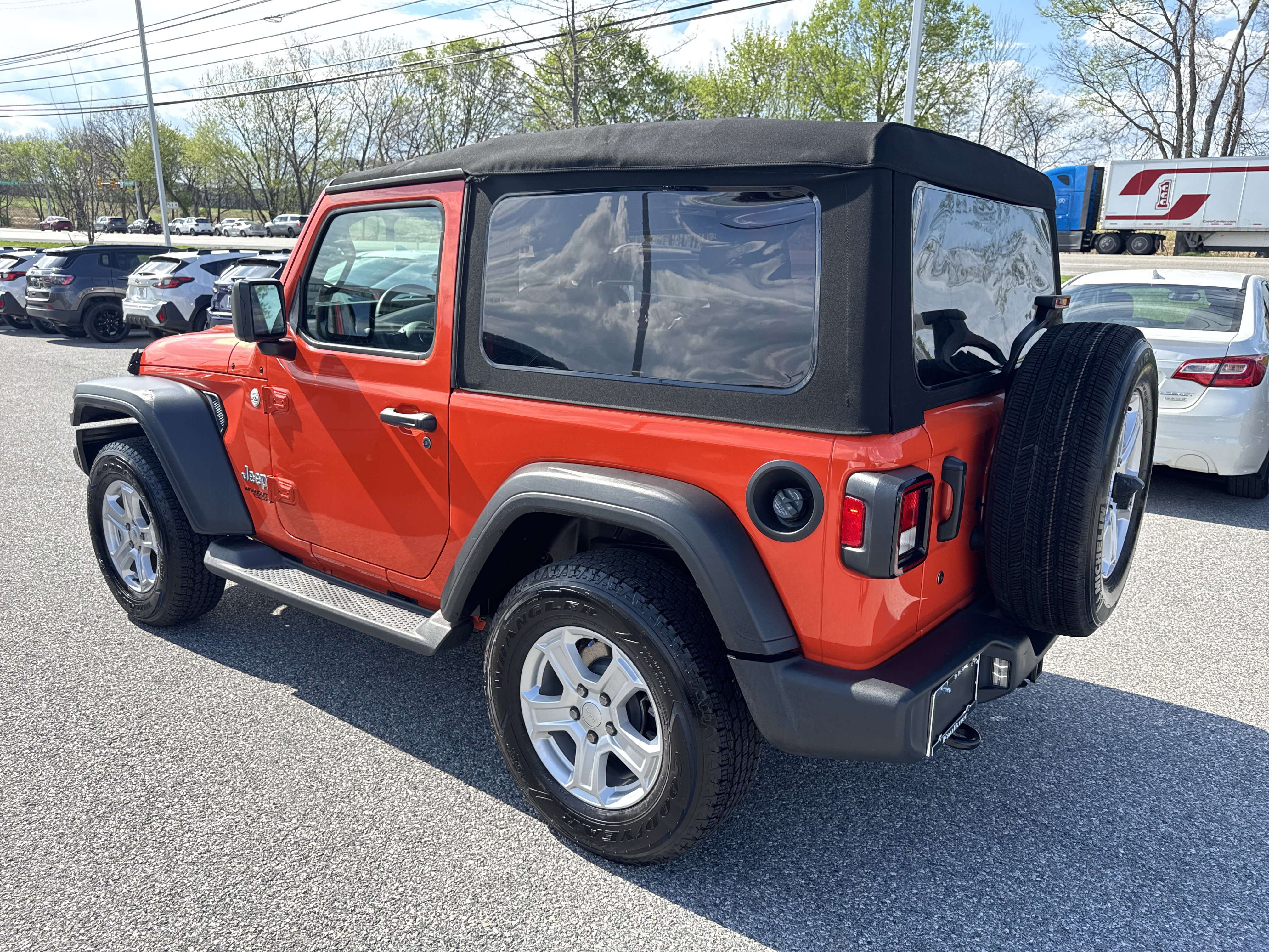 Used 2019 Jeep Wrangler Sport image 16