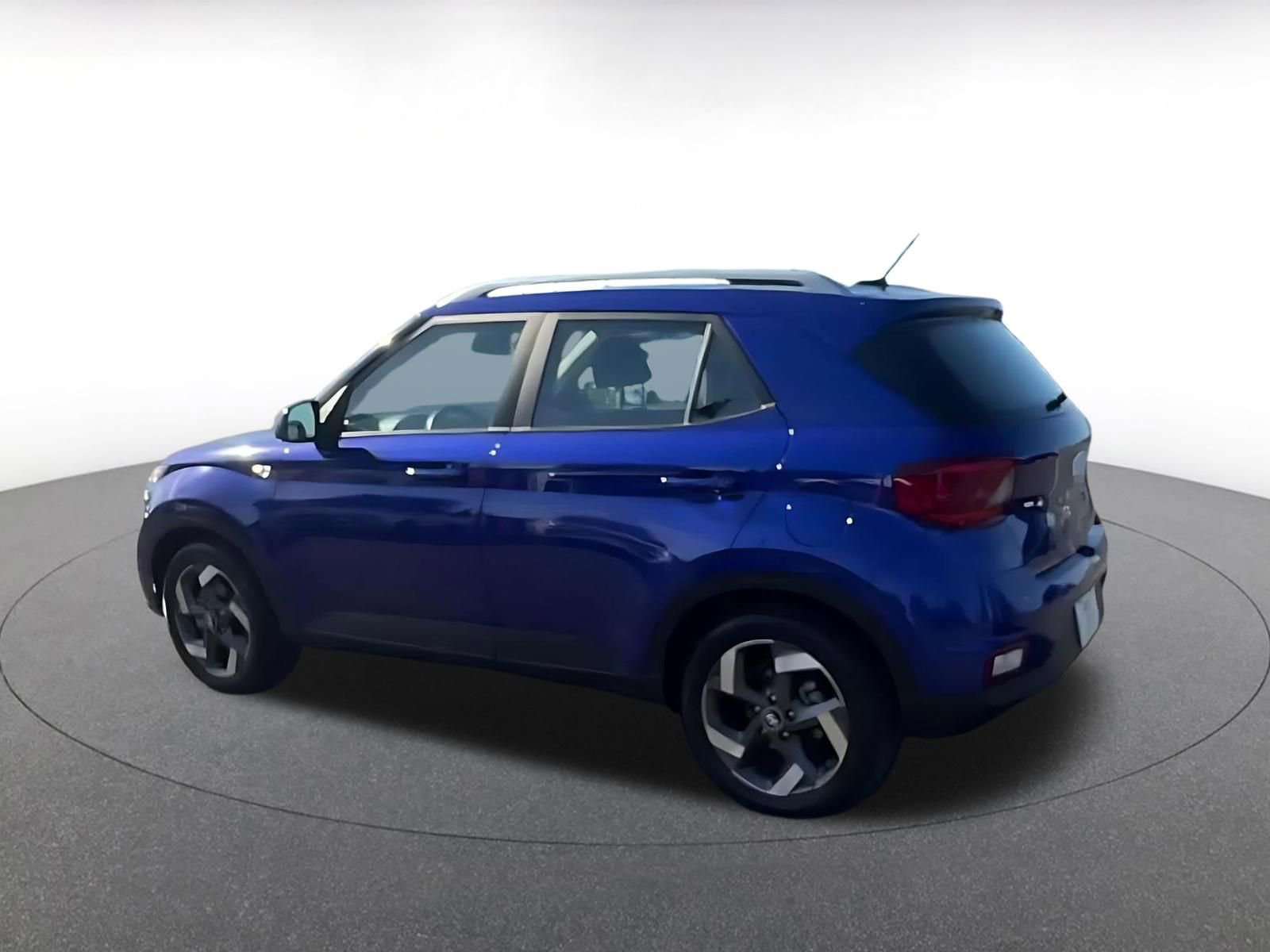 Used 2025 Hyundai Venue SEL image 10