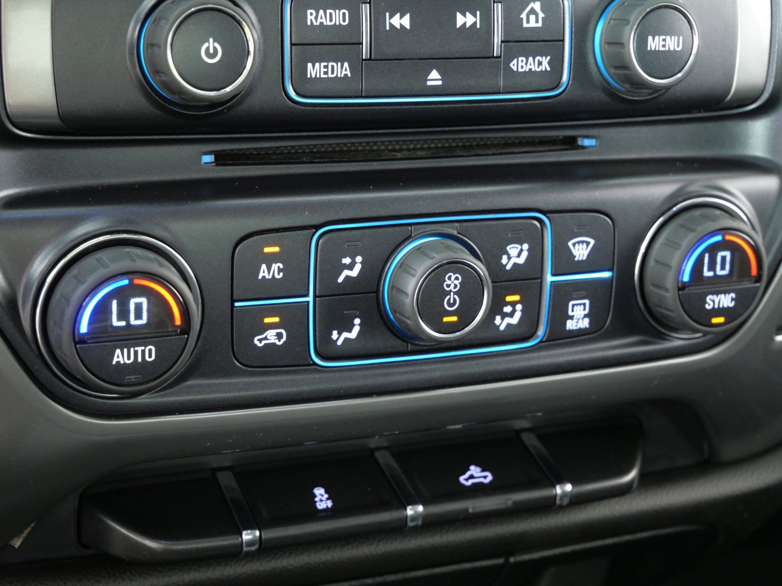 New 2026 BMW 330i Sedan w/ Convenience Package RWD image 40