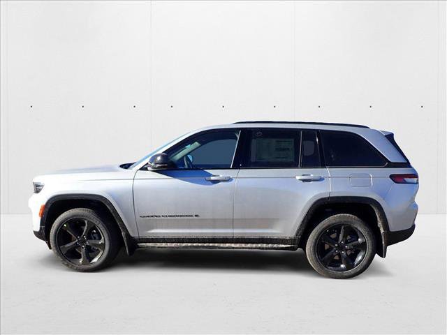 New 2025 Jeep Grand Cherokee Altitude image 2