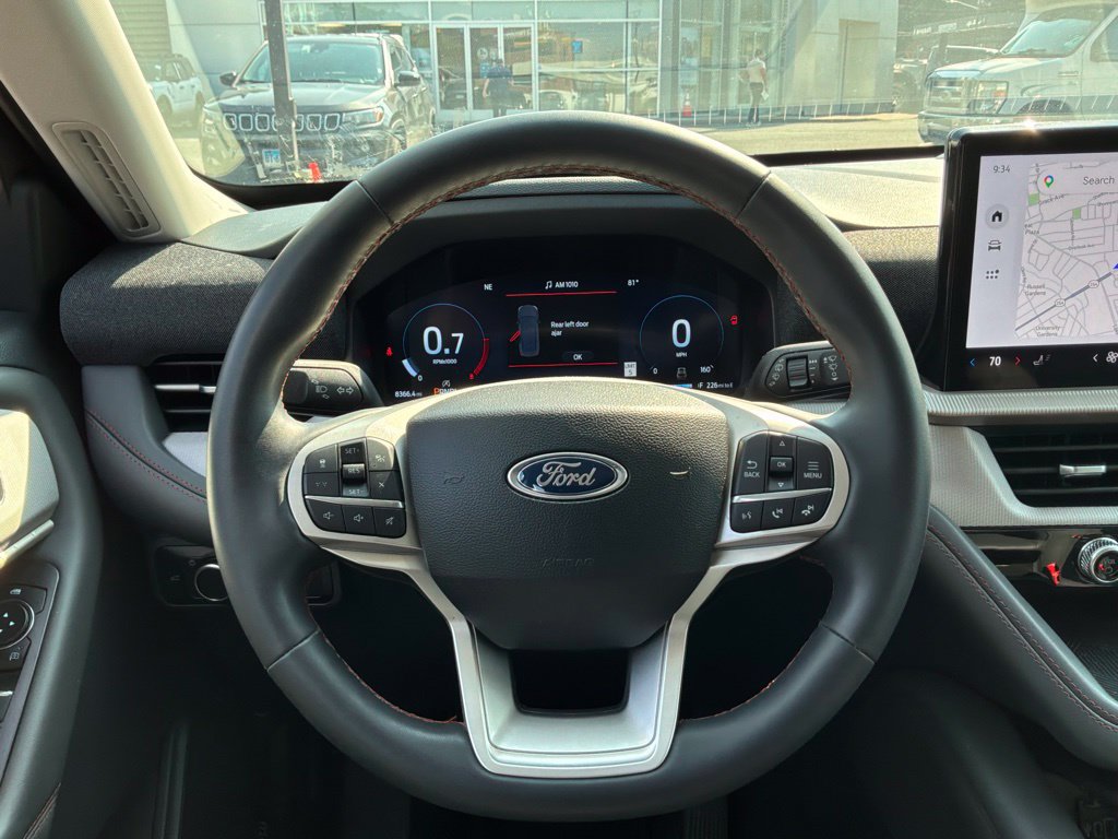 Used 2025 Ford Explorer Active AWD/4WD image 12