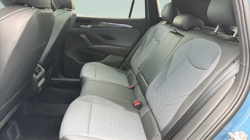 New 2026 Volkswagen Tiguan SE R-Line FWD image 32