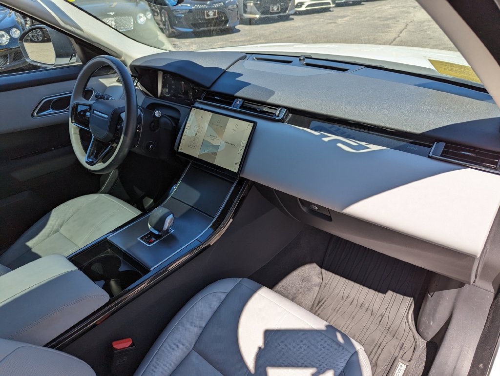 Used 2025 Land Rover Range Rover Velar Dynamic SE AWD/4WD image 32
