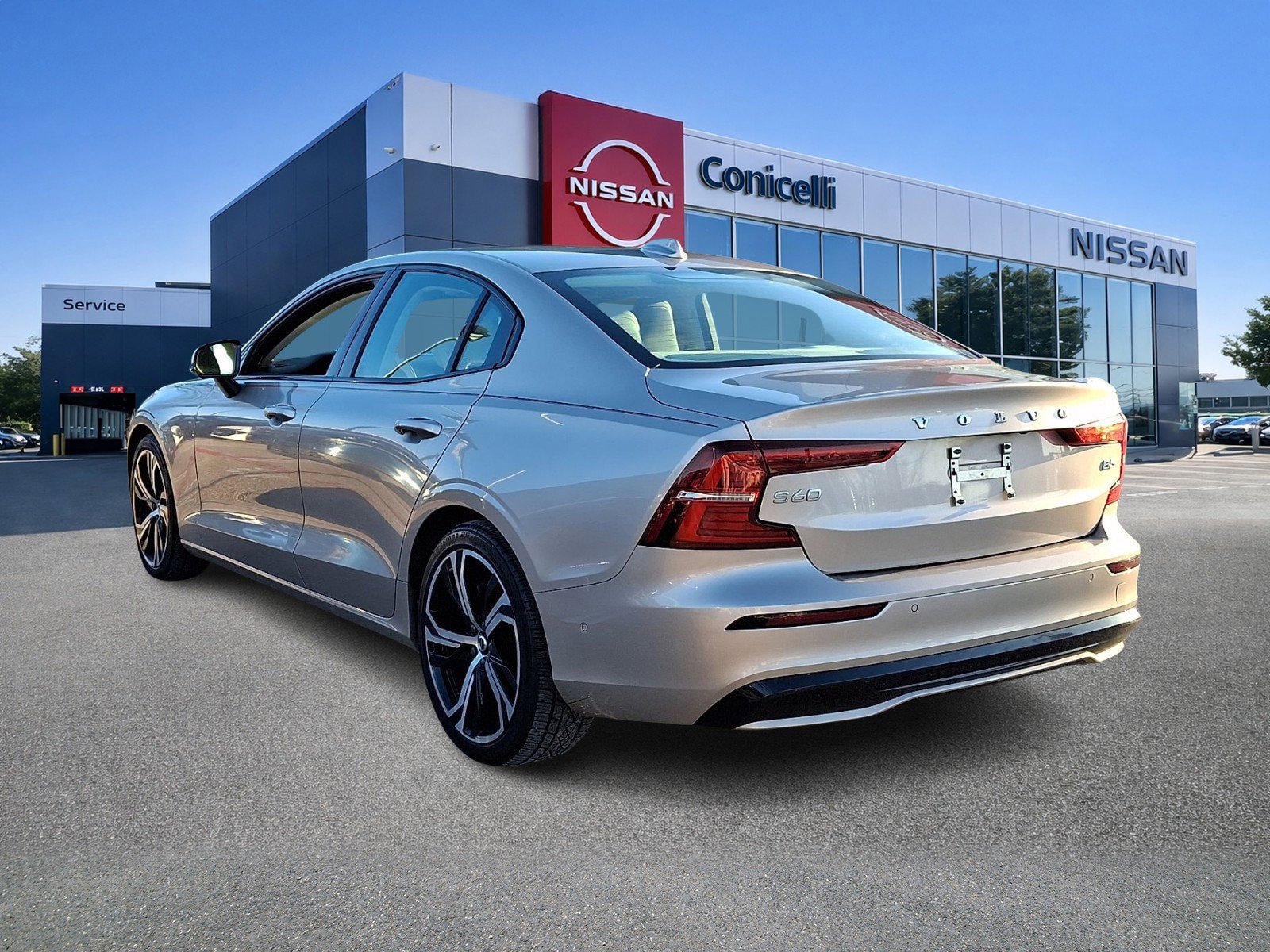 Used 2024 Volvo S60 B5 Plus FWD image 4