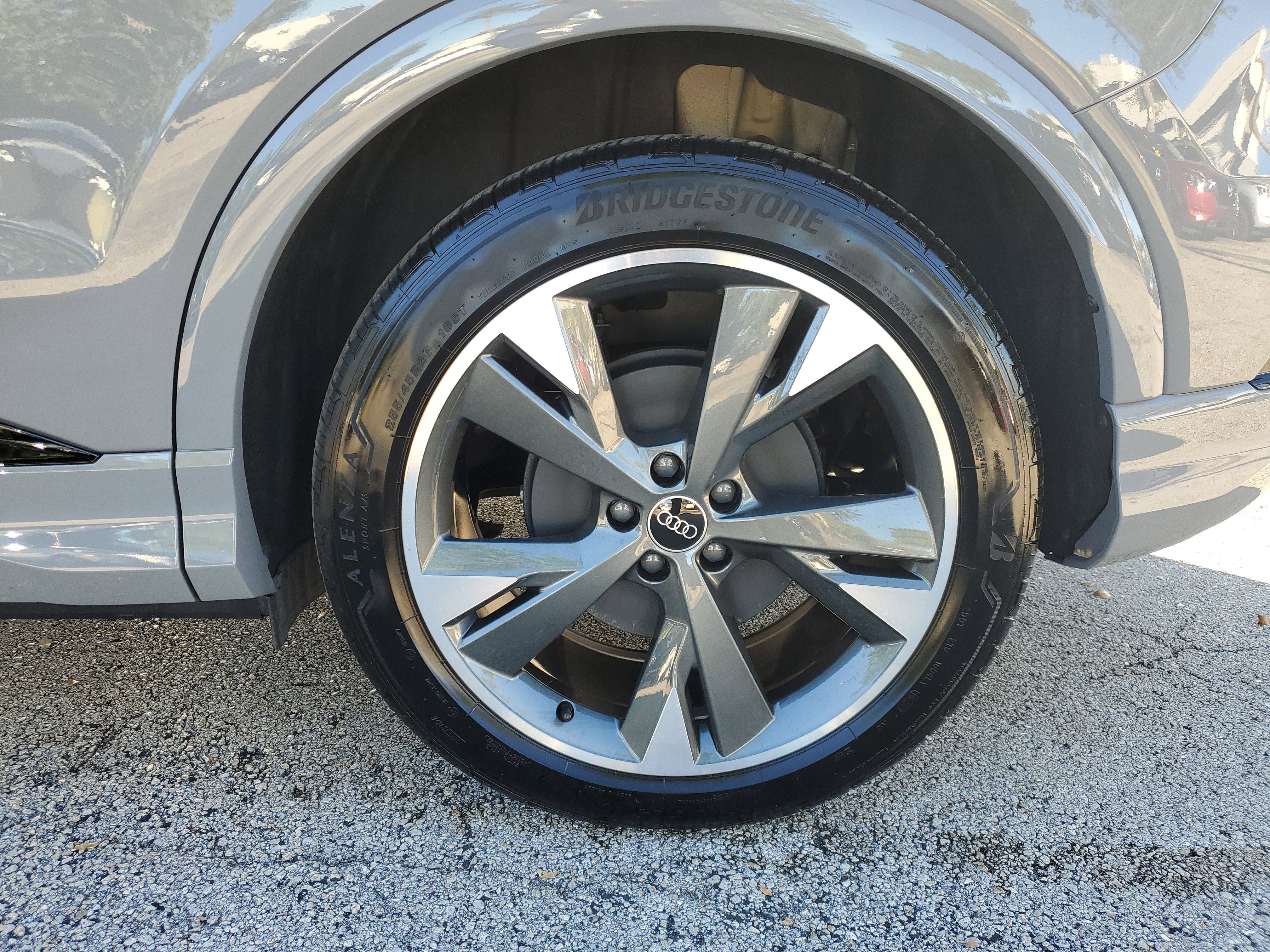 Used 2025 Audi Q4 e-tron Premium w/ Convenience Package image 29