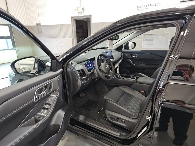 New 2026 Nissan Rogue Platinum image 8