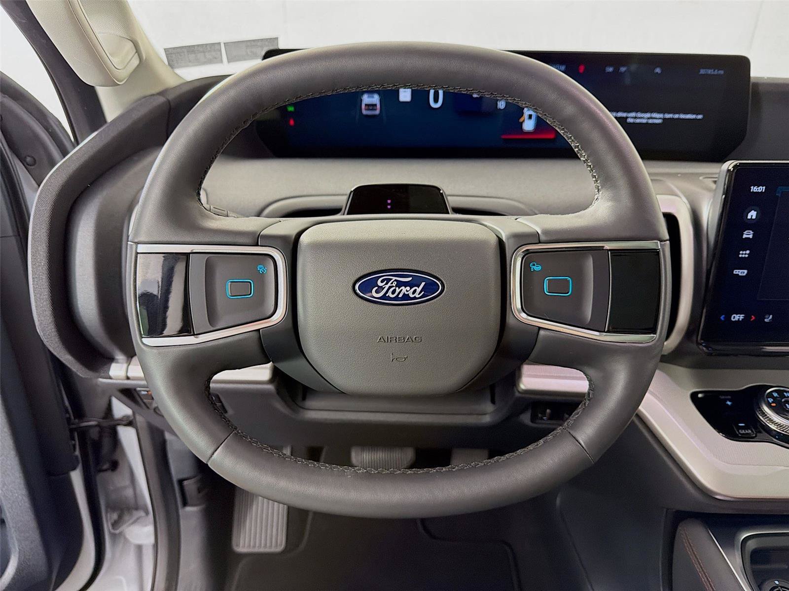 Used 2025 Ford Expedition Active AWD/4WD image 3