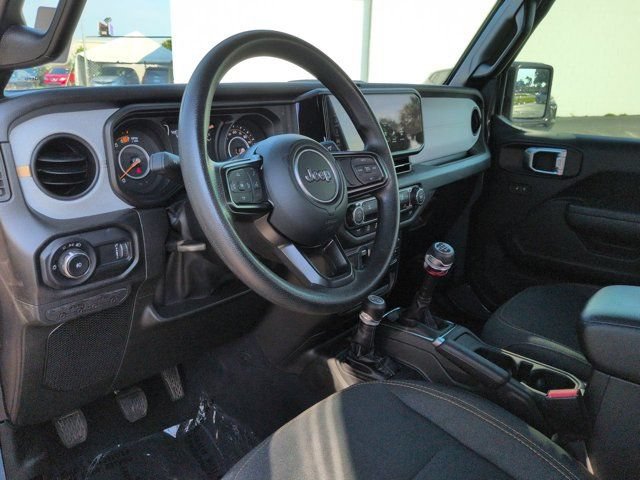 Used 2025 Jeep Wrangler Sport AWD/4WD image 15
