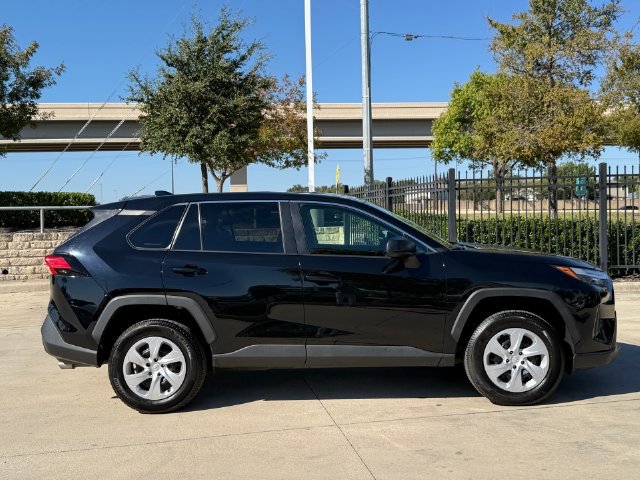 Used 2023 Toyota RAV4 LE AWD/4WD image 5