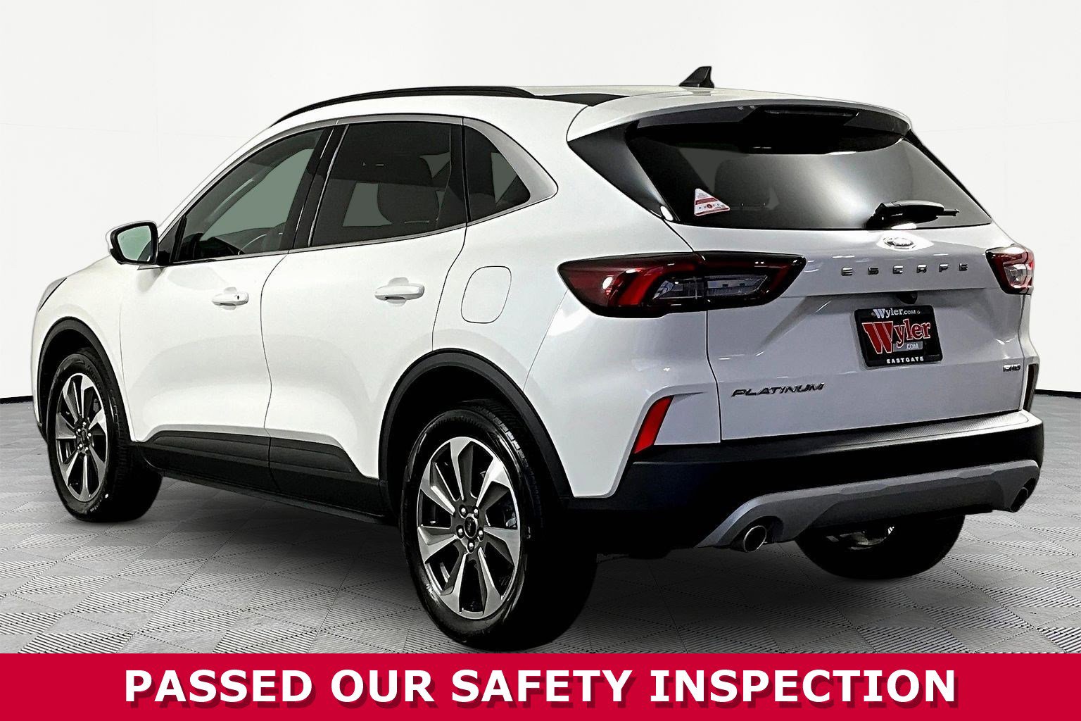 Used 2023 Ford Escape Platinum AWD/4WD image 4