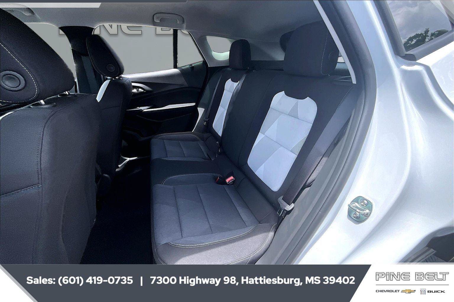 Used 2026 Chevrolet Trax LS w/ LS Convenience Package FWD image 19