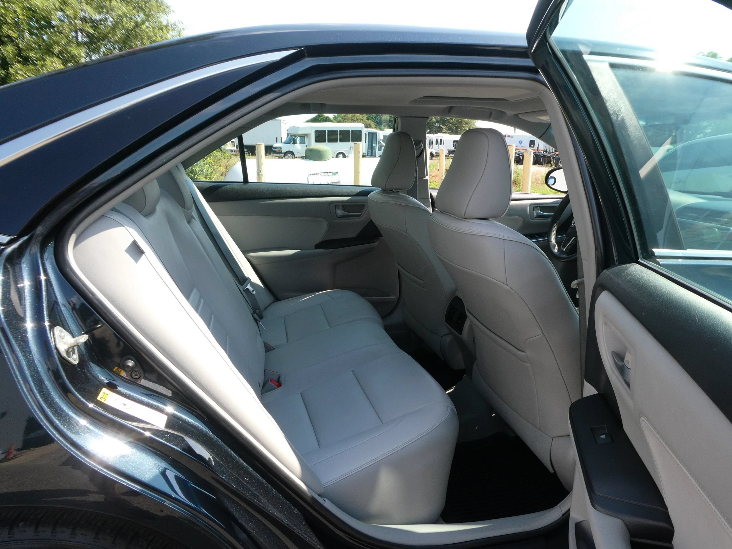 Used 2015 Toyota Camry XLE FWD image 29