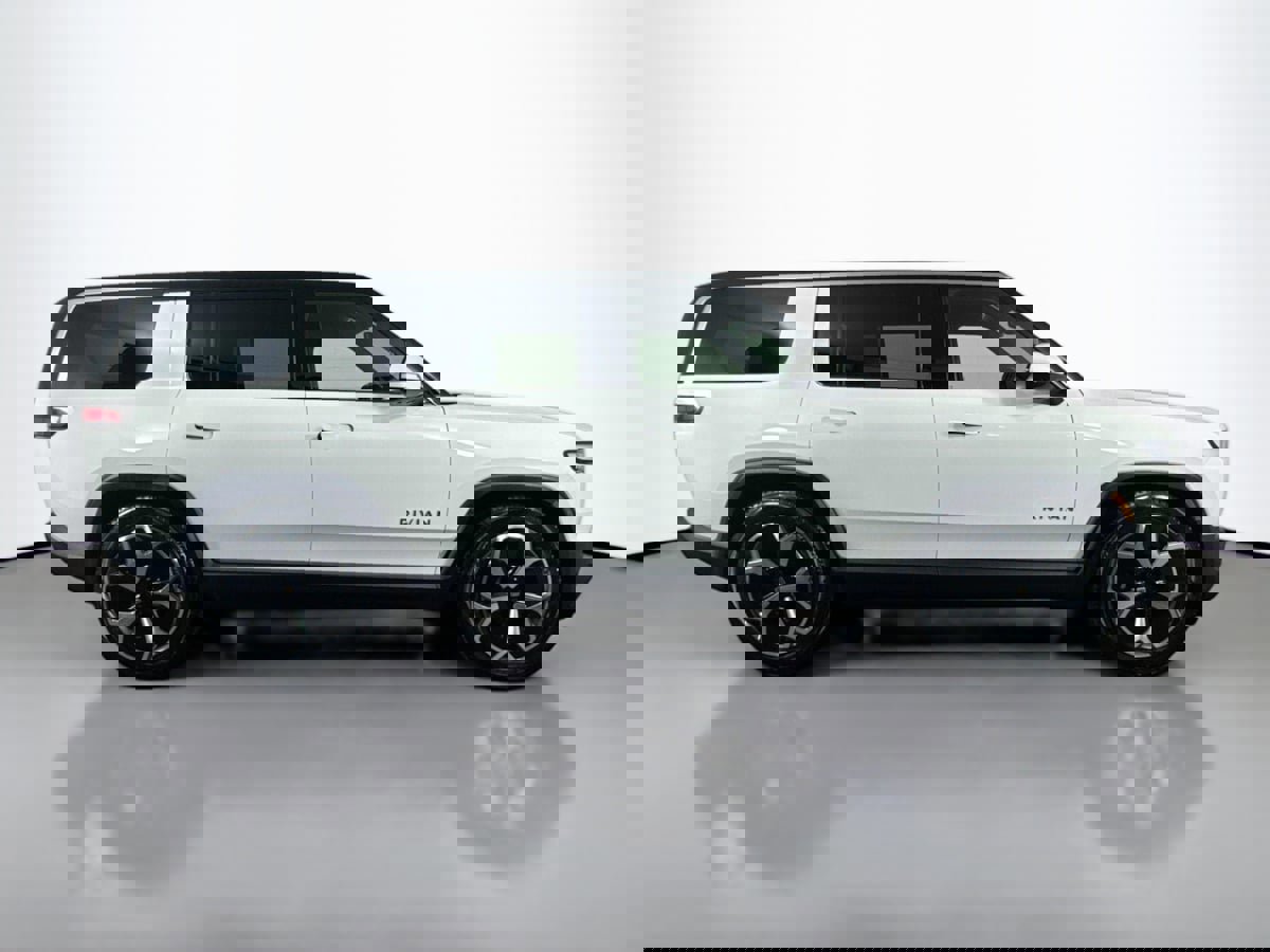 Used 2024 Rivian R1S Adventure image 4