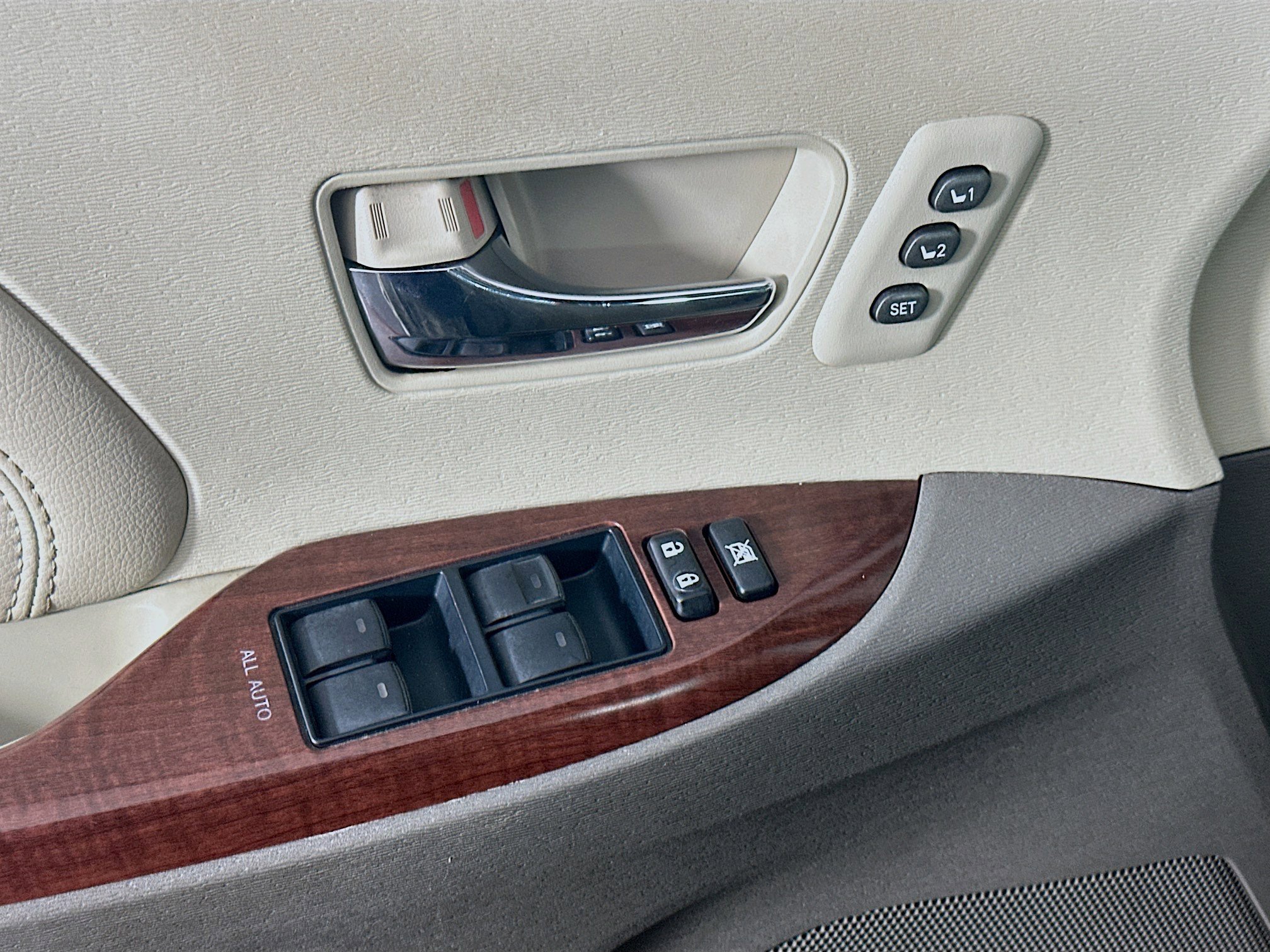 Used 2011 Toyota Sienna Limited w/ Premium Pkg FWD image 15