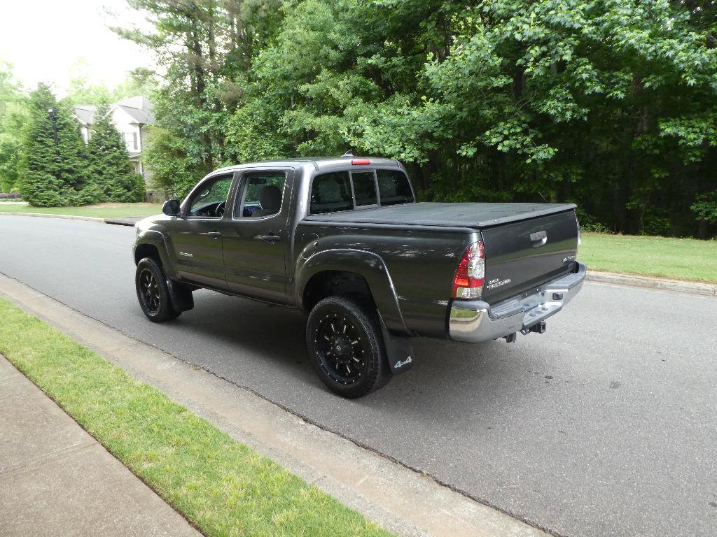 Used 2015 Toyota Tacoma 4x4 Double Cab w/ SR5 Package image 23