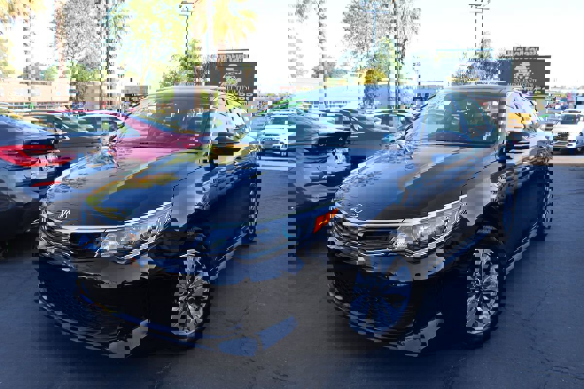 Used 2019 Kia Optima EX image 36