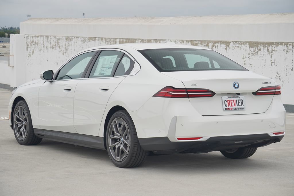 Used 2026 BMW i5 eDrive40 w/ Premium Package image 7