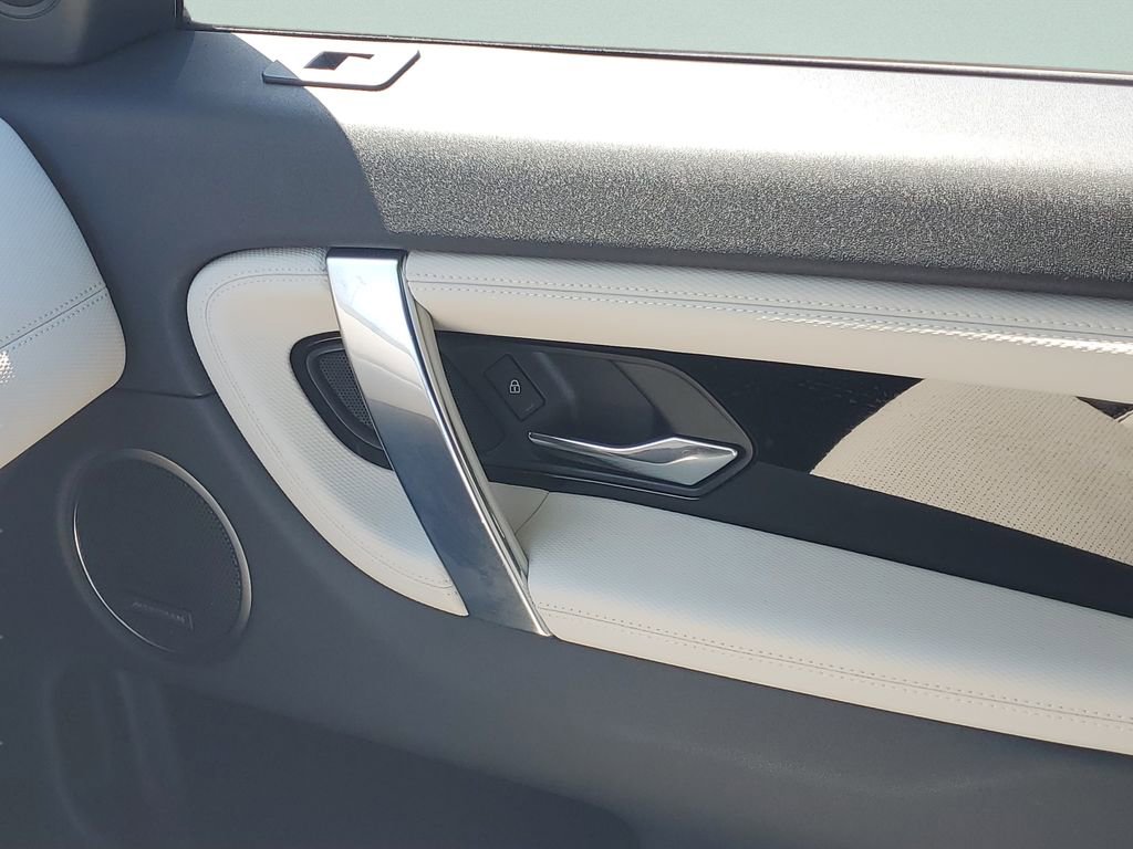 Used 2023 Land Rover Discovery Sport SE R-Dynamic image 24