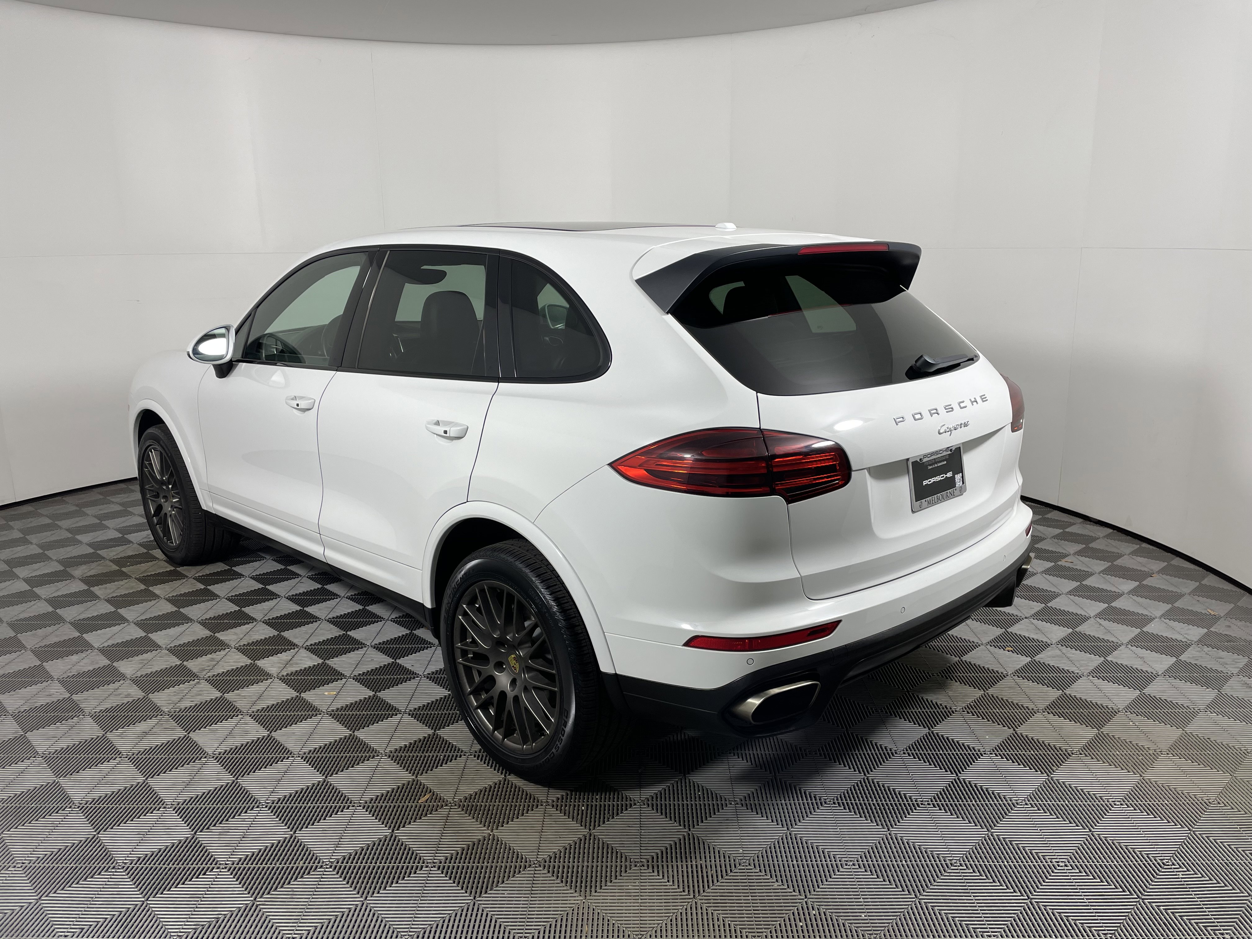 Certified 2018 Porsche Cayenne Platinum Edition image 3