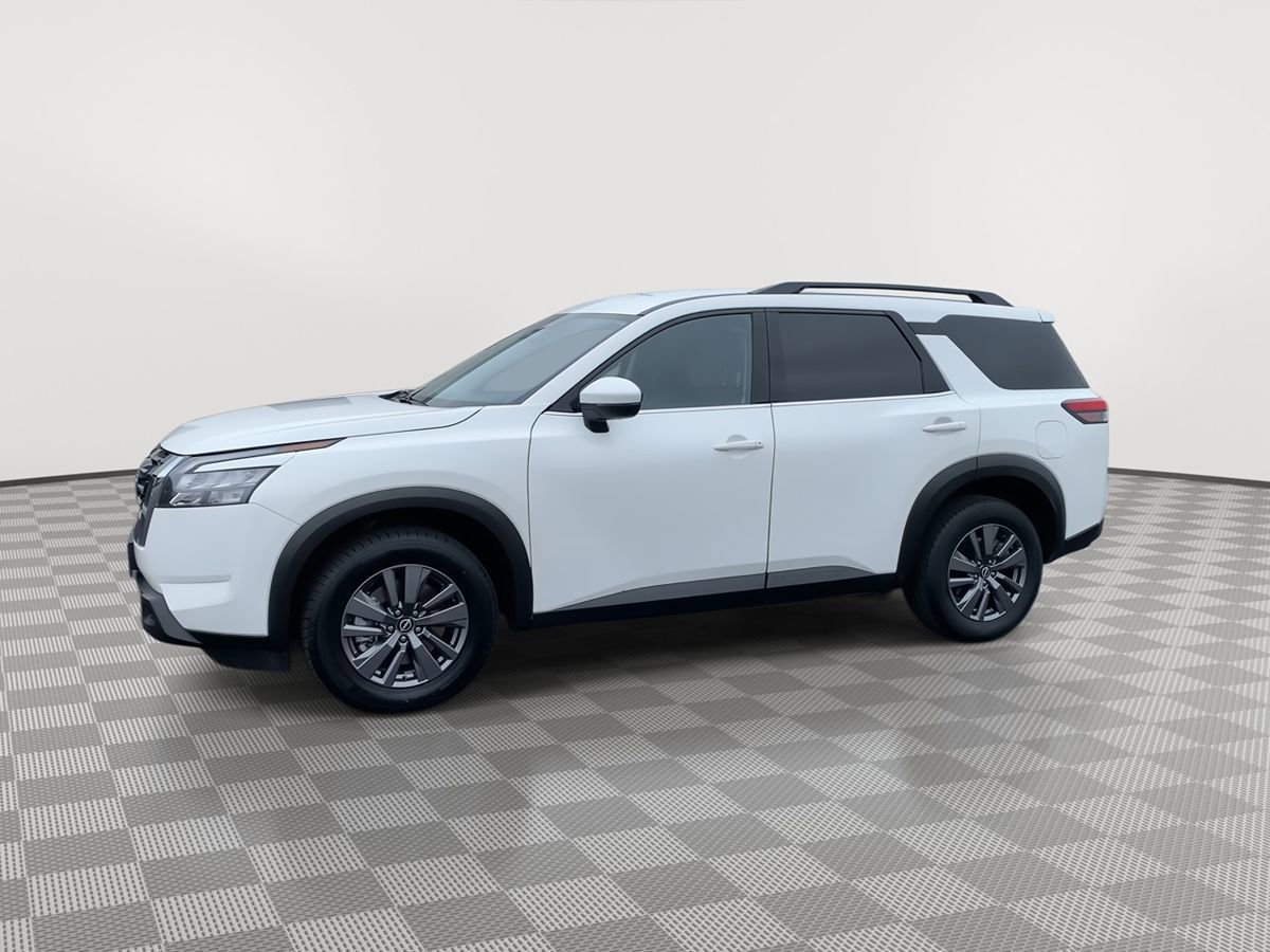 Used 2024 Nissan Pathfinder SV AWD/4WD image 3