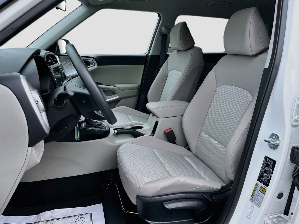 Certified 2025 Kia Soul LX w/ LX Technology Package FWD image 15