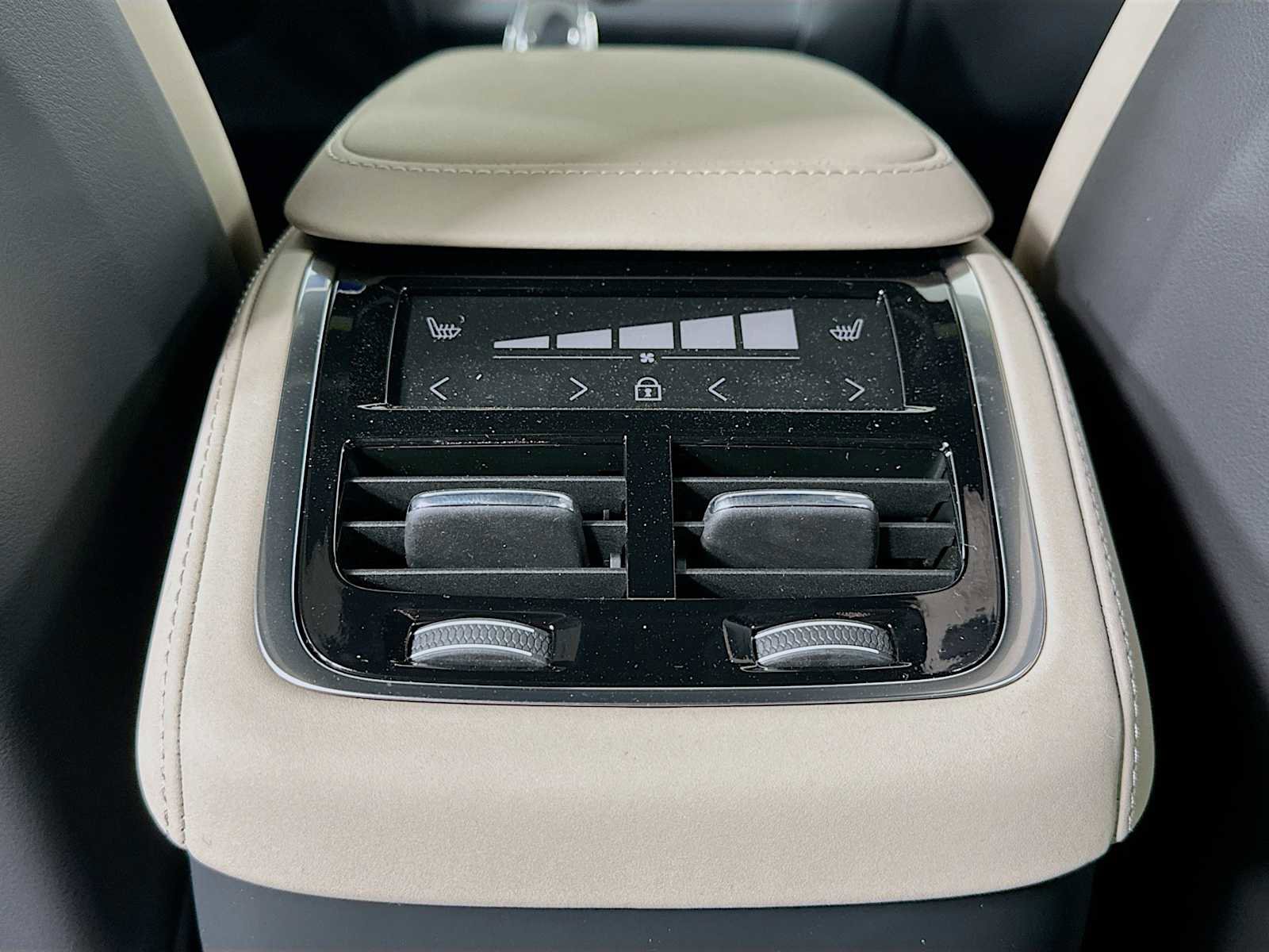 New 2026 Volvo XC90 B5 Plus image 24
