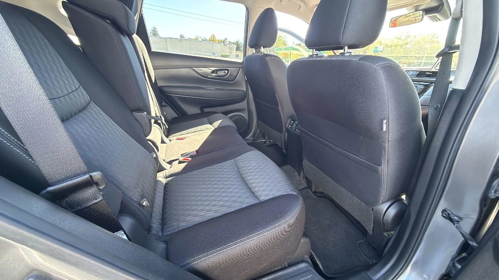 Used 2020 Nissan Rogue SV image 41