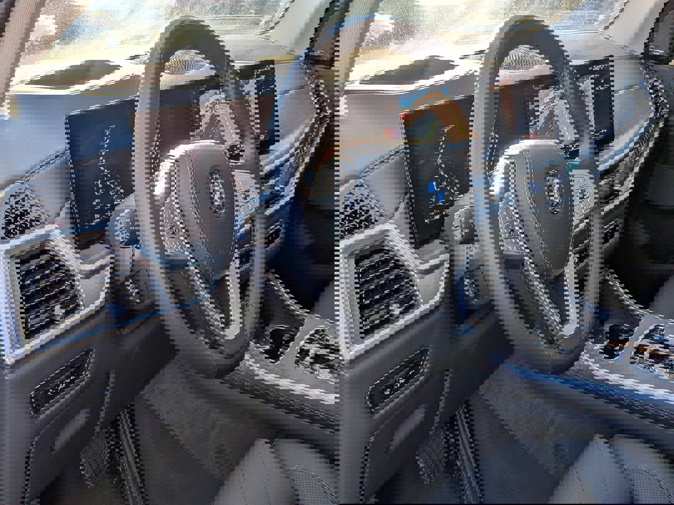 Used 2025 BMW X7 xDrive40i w/ Premium Package image 16