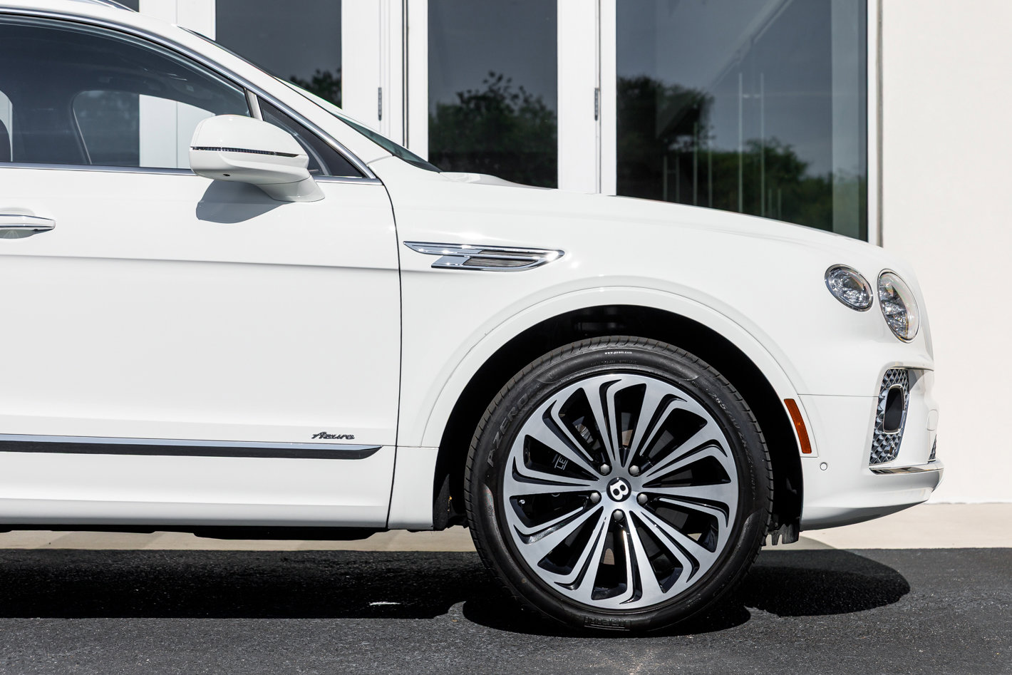 Used 2023 Bentley Bentayga AWD/4WD image 6