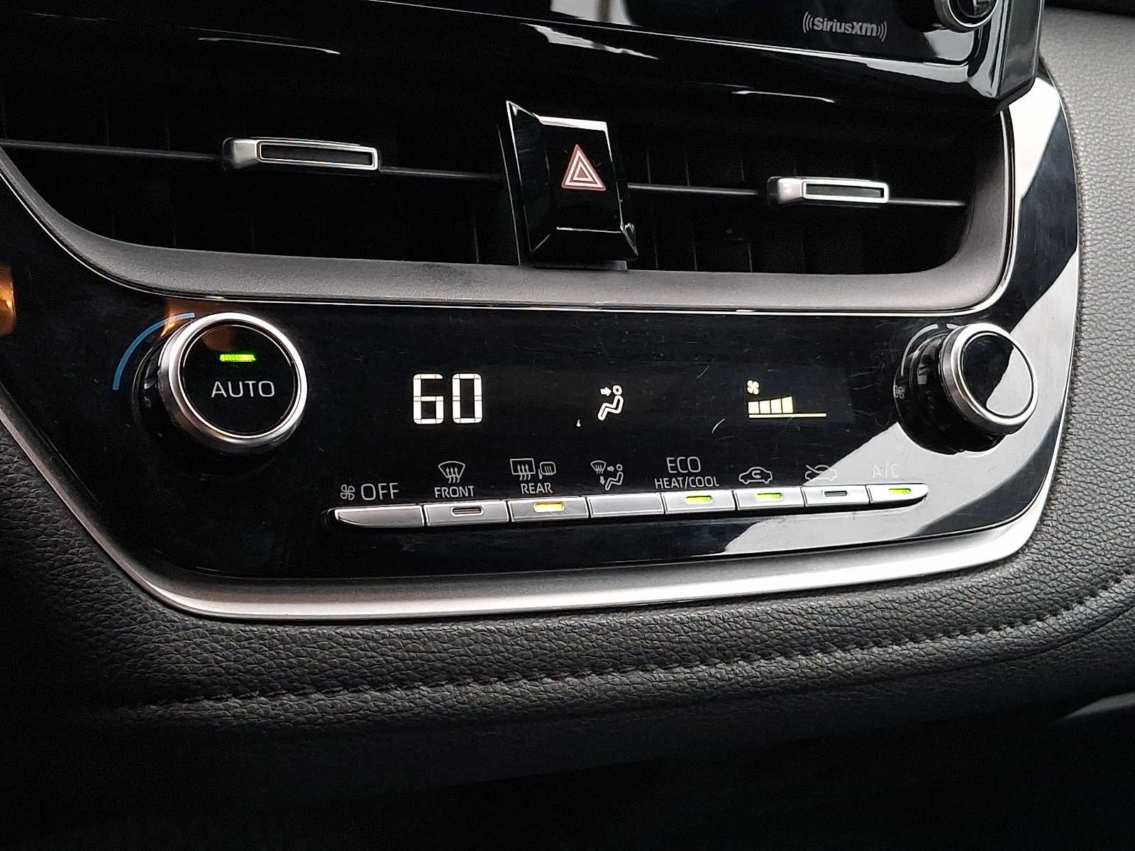 Used 2022 Toyota Corolla SE FWD image 12