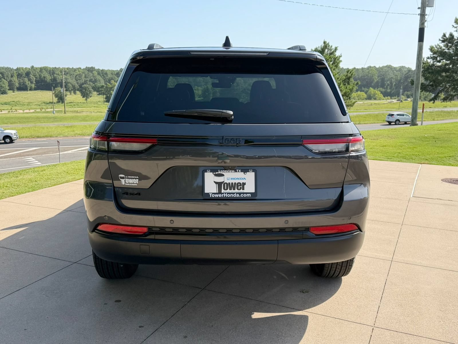 Used 2025 Jeep Grand Cherokee Altitude AWD/4WD image 5
