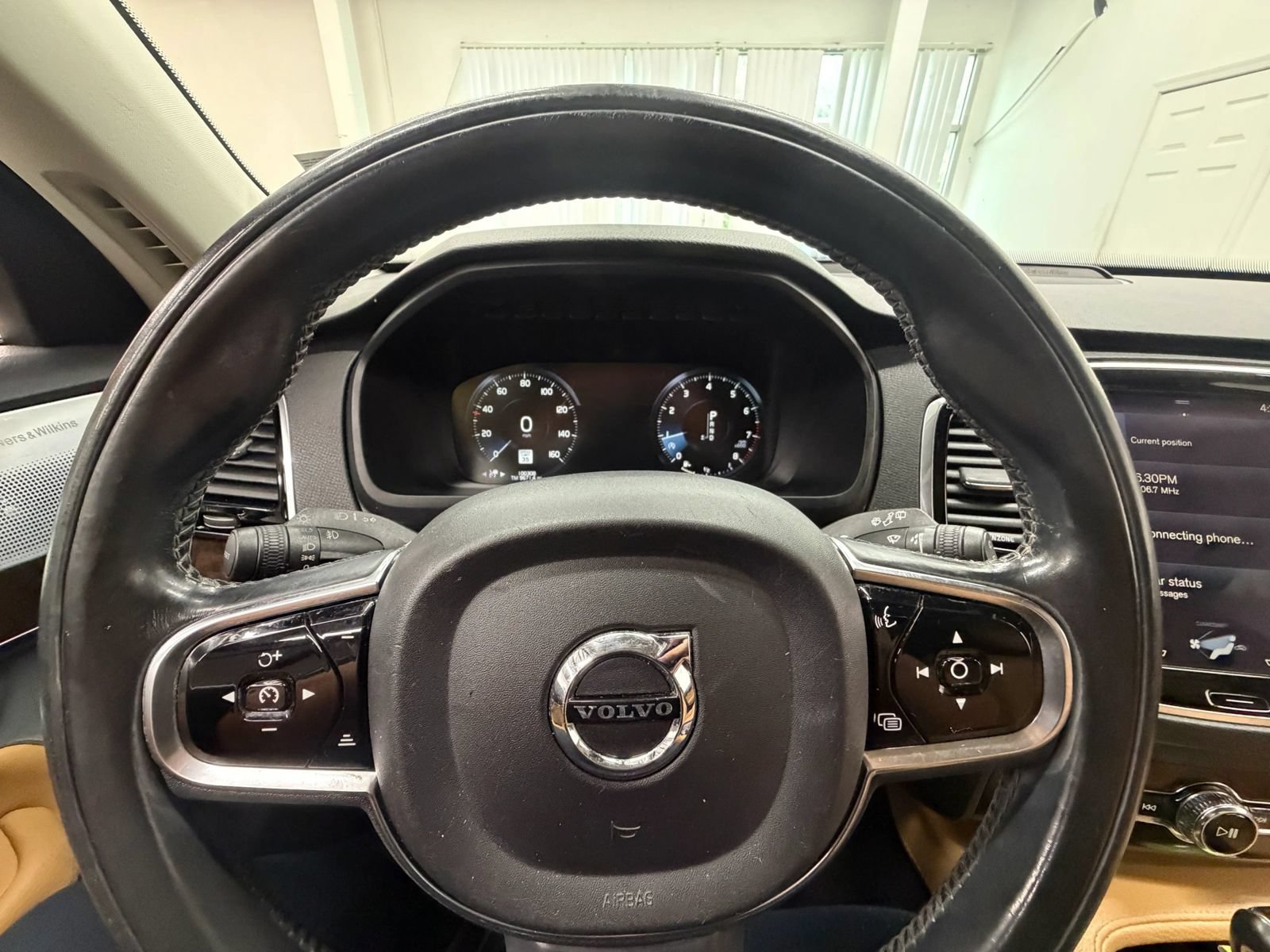 Used 2016 Volvo XC90 T6 Momentum w/ Momentum Plus Package AWD/4WD image 25