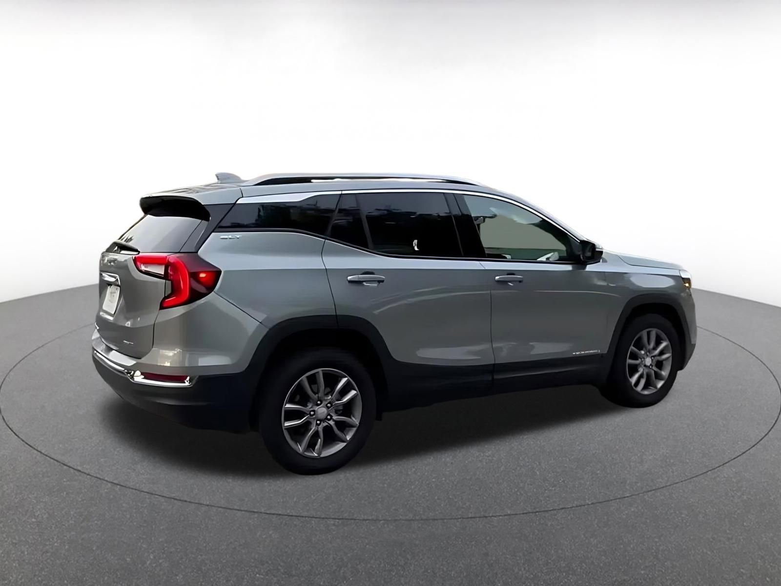 Used 2024 GMC Terrain SLT AWD/4WD image 14