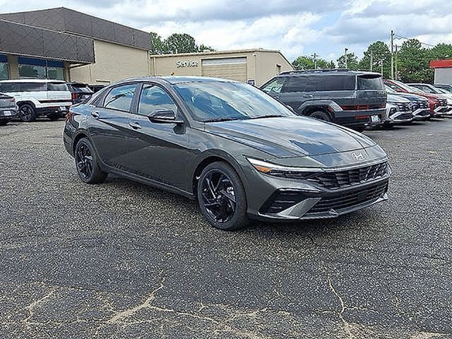New 2026 Hyundai Elantra SEL Sport Premium FWD image 2