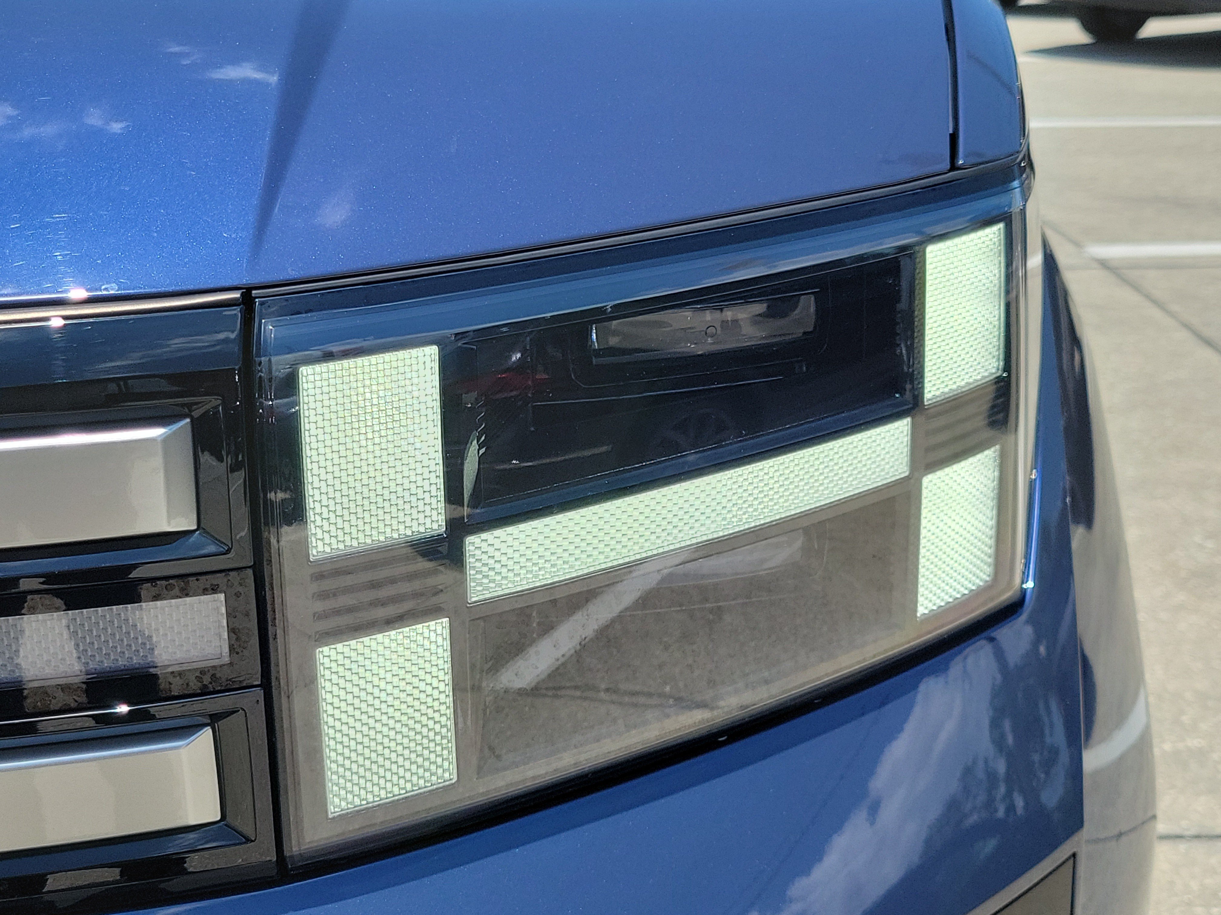 Used 2025 Hyundai Santa Fe SEL FWD image 9
