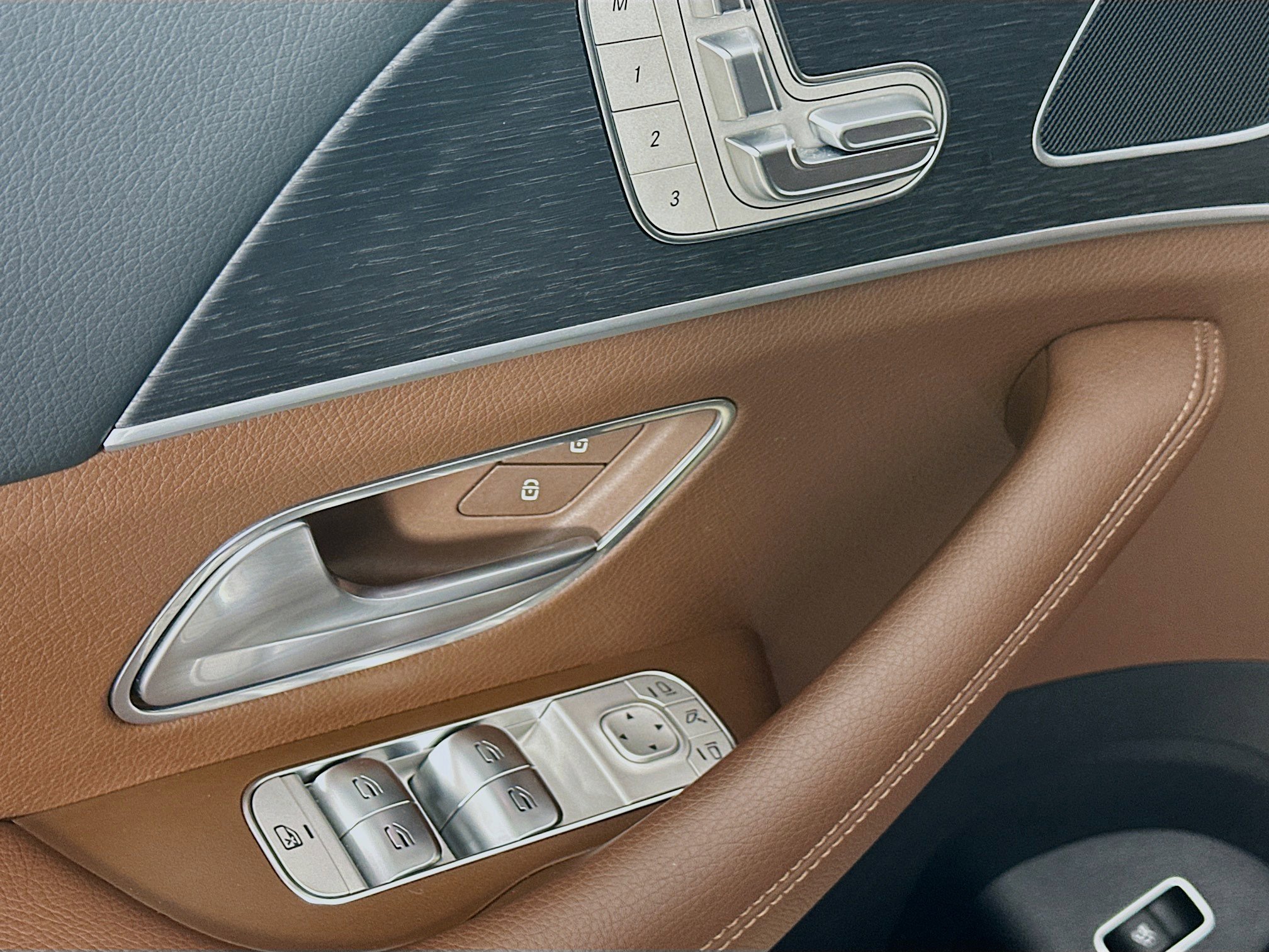 Certified 2024 Mercedes-Benz GLE 350 4MATIC w/ Winter Package image 22