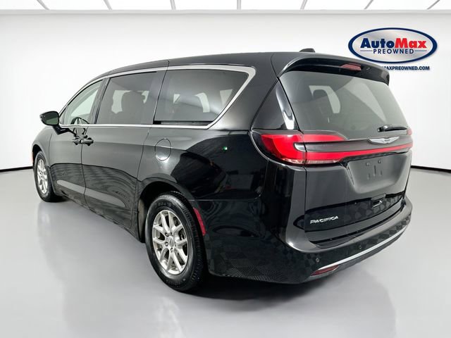 Used 2024 Chrysler Pacifica Touring-L image 6
