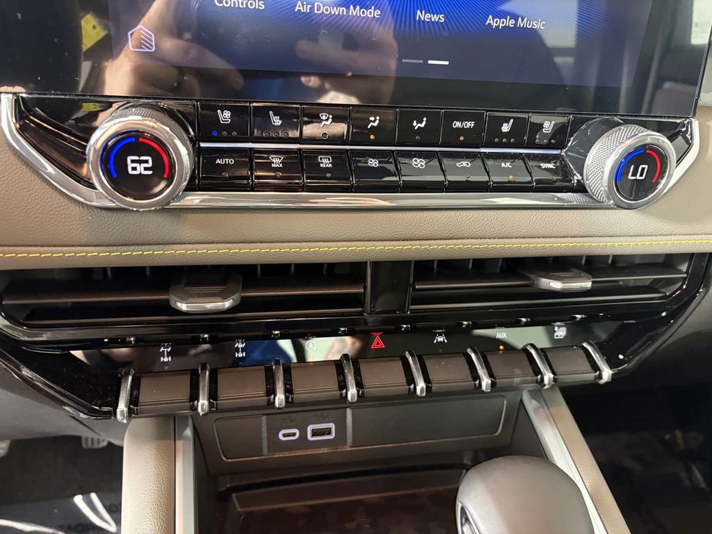 Used 2026 Chevrolet Colorado ZR2 w/ Technology Package image 19