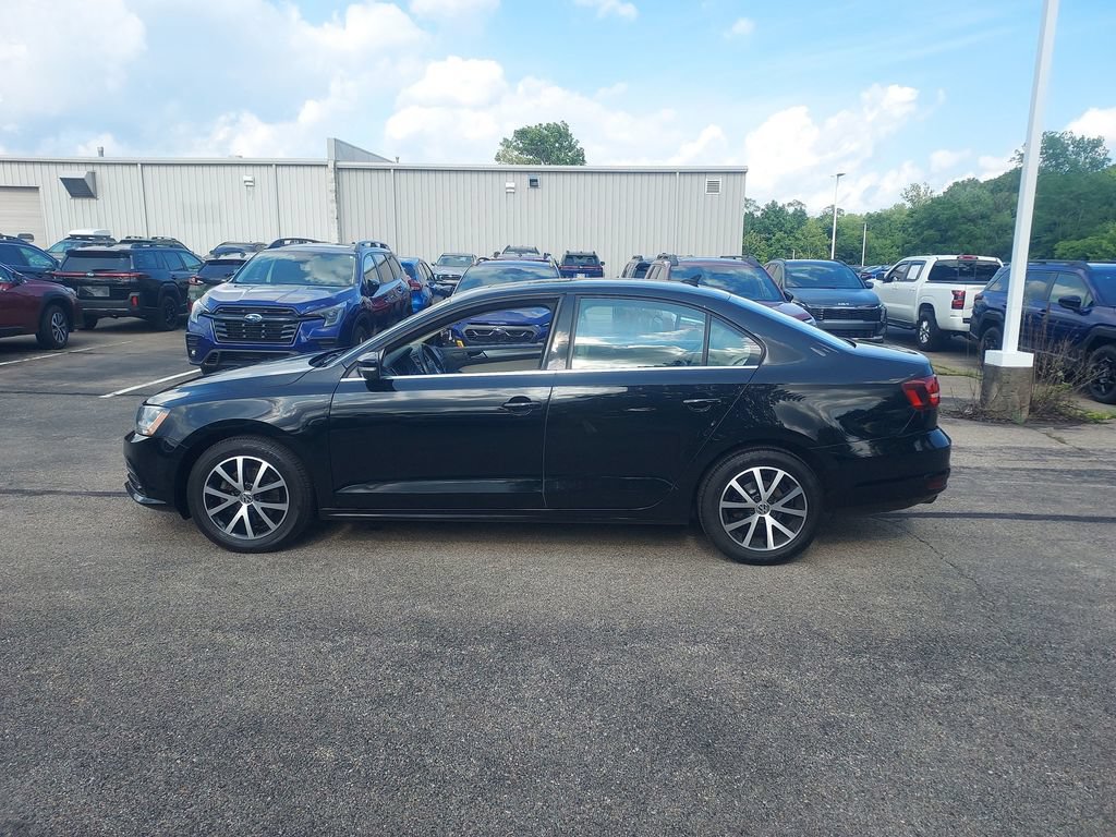 Used 2017 Volkswagen Jetta SE FWD image 4