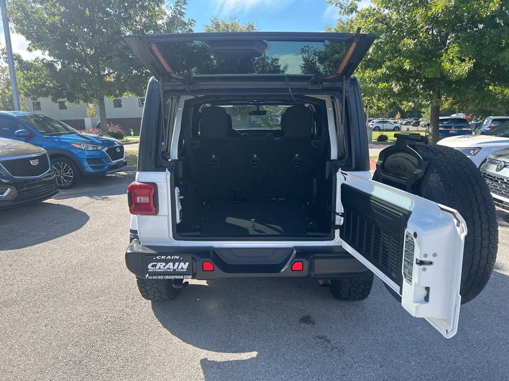 Used 2018 Jeep Wrangler Unlimited Sahara image 7