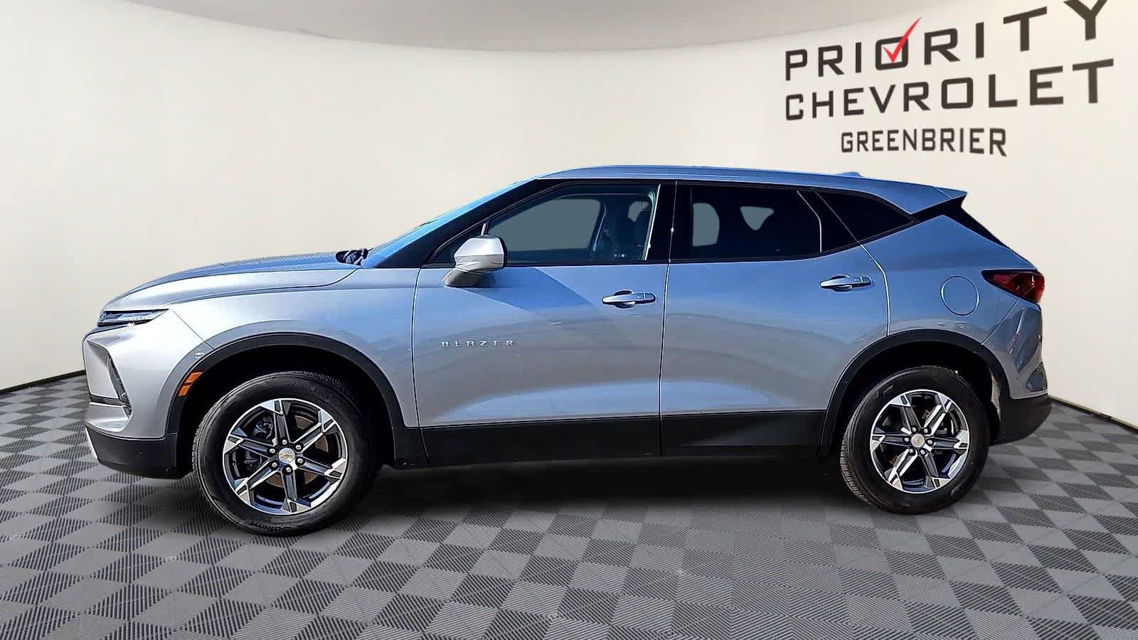 Used 2025 Chevrolet Blazer LT FWD image 5