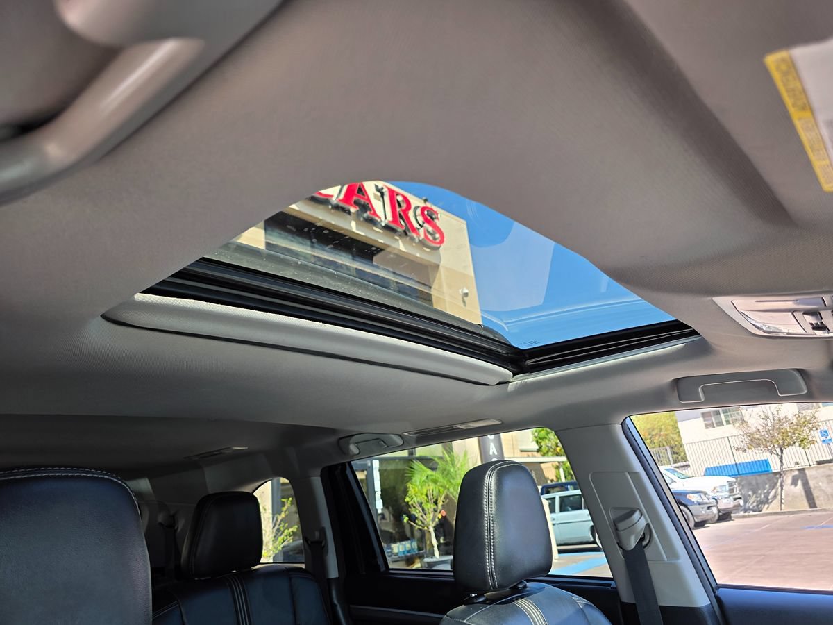 Used 2018 Toyota Highlander SE FWD image 18