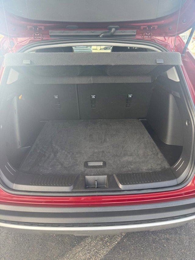 Used 2025 Chevrolet Trax LT w/ LT Convenience Package image 17